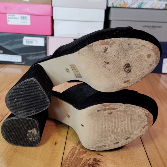 Leather and Velvet Platform Block Heel Mule - Picture 4 of 4